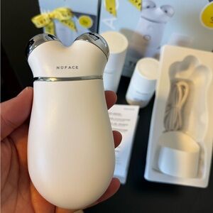 NuFACE Trinity+ and aqua gel